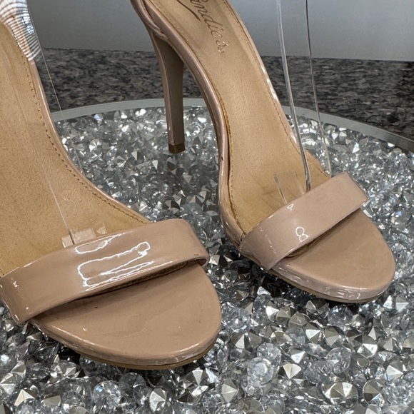 Candie's Nude glossy ankle strap Heels 7.5 - Picture 3 of 11